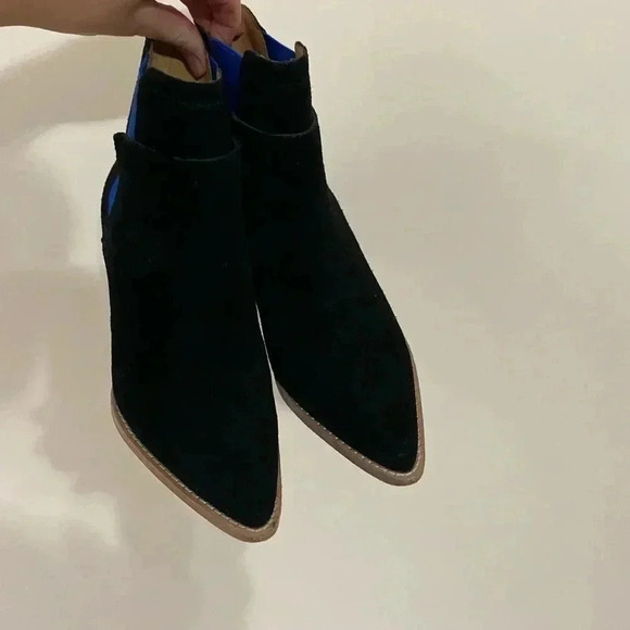 BILL BLASS SUEDE LEATHER SOLE BLACK BLUE HEAL ANKLE BOOTIES SIZE 7 RARE - Picture 2 of 4